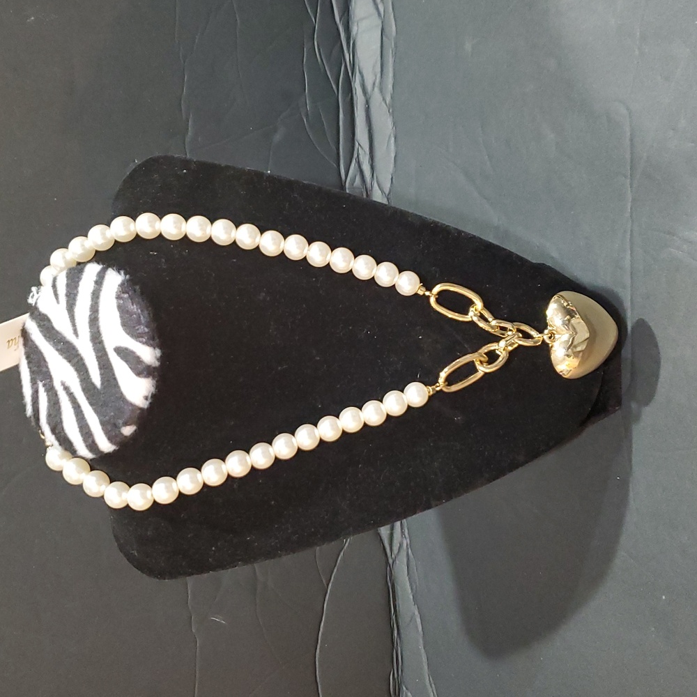 Natasha couture pearl necklace with oversized gold heart charm necklace new